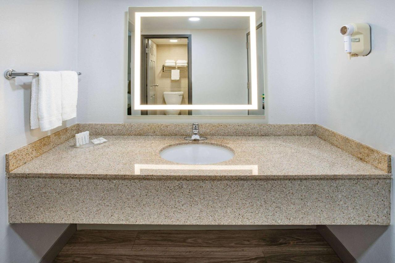 Wingate By Wyndham Fishkill Otel Dış mekan fotoğraf